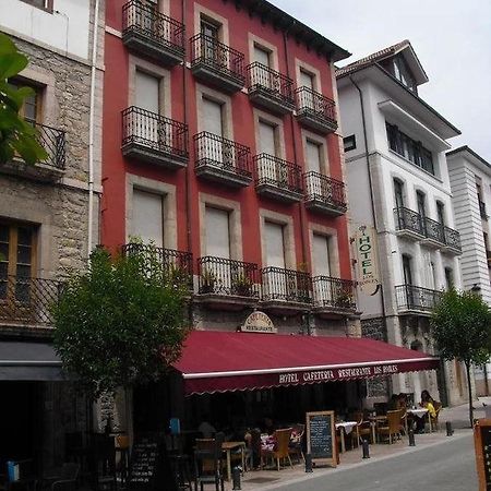 Hotel Los Robles Cangas de Onis Bagian luar foto