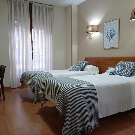 Hotel Los Robles Cangas de Onis Bagian luar foto