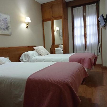 Hotel Los Robles Cangas de Onis Bagian luar foto