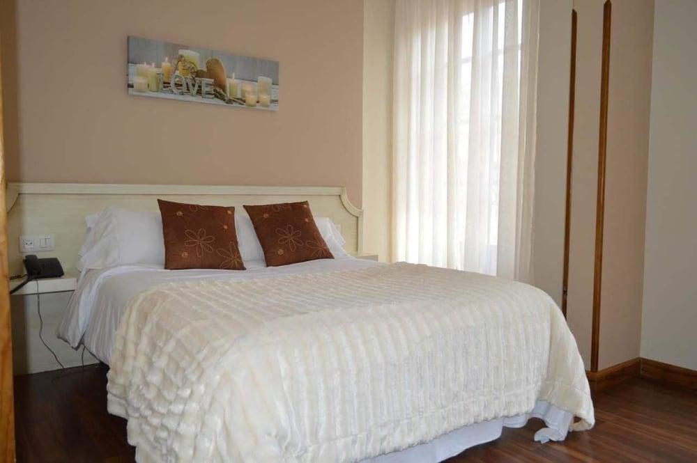 Hotel Los Robles Cangas de Onis Bagian luar foto