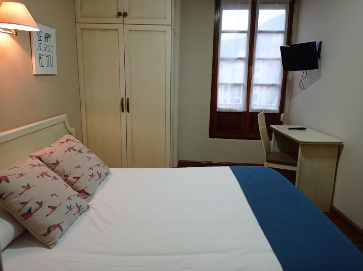 Hotel Los Robles Cangas de Onis Bagian luar foto