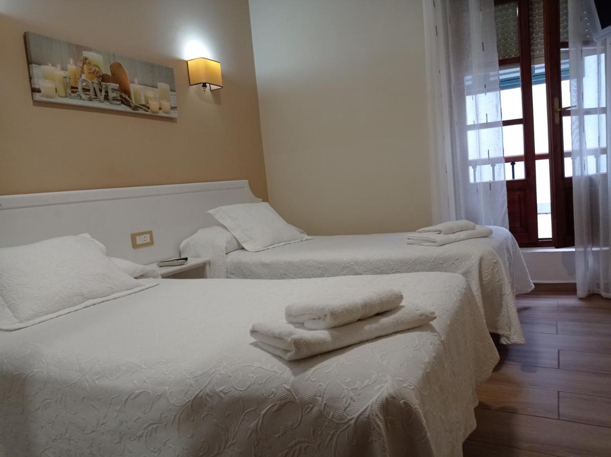 Hotel Los Robles Cangas de Onis Bagian luar foto
