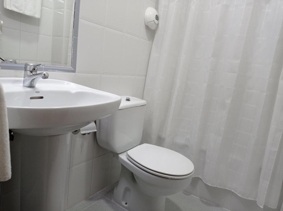 Hotel Los Robles Cangas de Onis Bagian luar foto