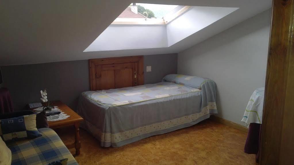 Hotel Los Robles Cangas de Onis Bagian luar foto