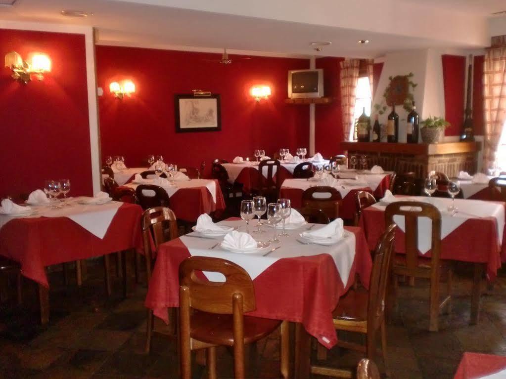 Hotel Los Robles Cangas de Onis Bagian luar foto